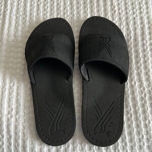 Combat Flip Flop Skids